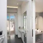 Jonaz Suites *