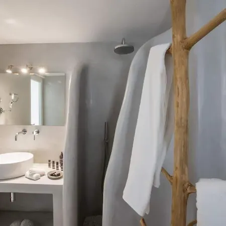 Апарт-отель Jonaz Suites *