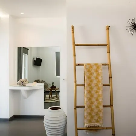 Апарт-отель Jonaz Suites