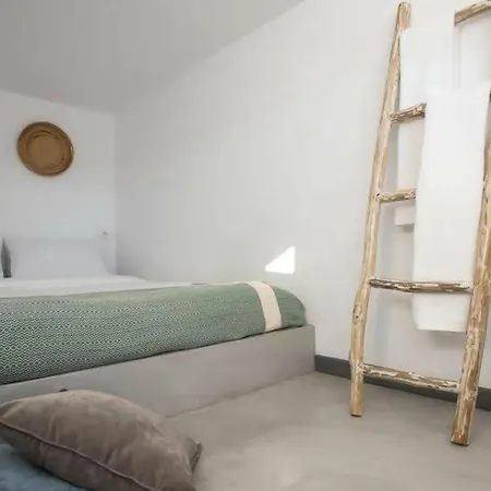 Jonaz Suites アパートホテル *
